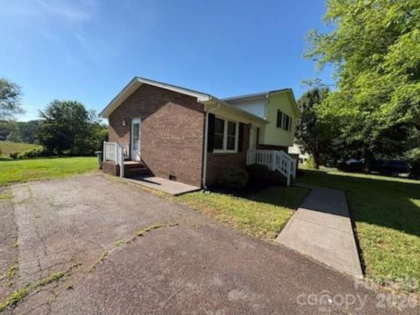 122 Wallace Street, Boonville, NC 27011.  MLS# CAR4389117, YatesRealty ID 35524. 