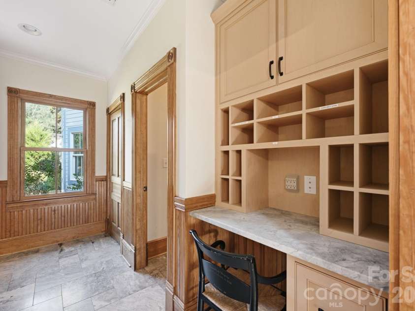 519 South Street, Davidson, NC 28036.  MLS# CAR4400565, YatesRealty ID 35525. Back Hall Desk
