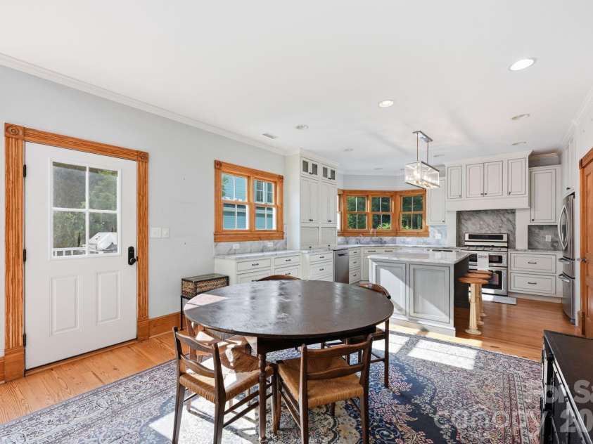 519 South Street, Davidson, NC 28036.  MLS# CAR4400565, YatesRealty ID 35525. Breakfast / Kitchen