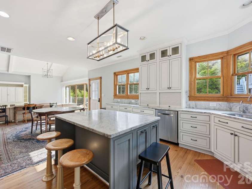 519 South Street, Davidson, NC 28036.  MLS# CAR4400565, YatesRealty ID 35525. Kitchen