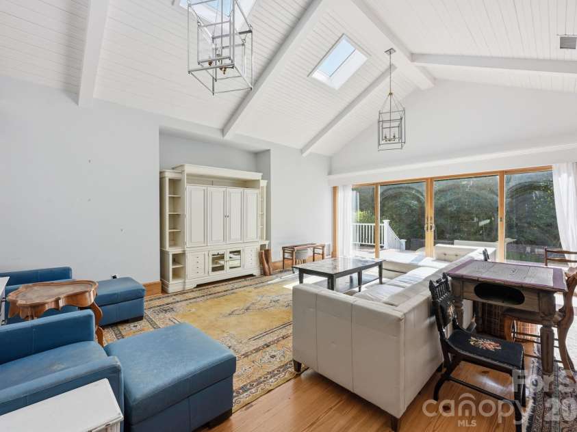 519 South Street, Davidson, NC 28036.  MLS# CAR4400565, YatesRealty ID 35525. Living Room