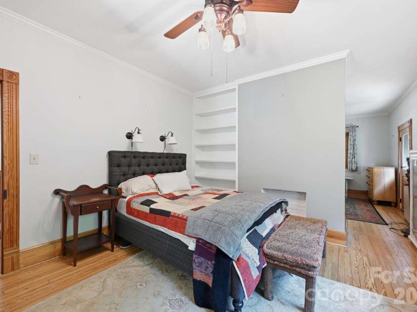 519 South Street, Davidson, NC 28036.  MLS# CAR4400565, YatesRealty ID 35525. Primary Suite