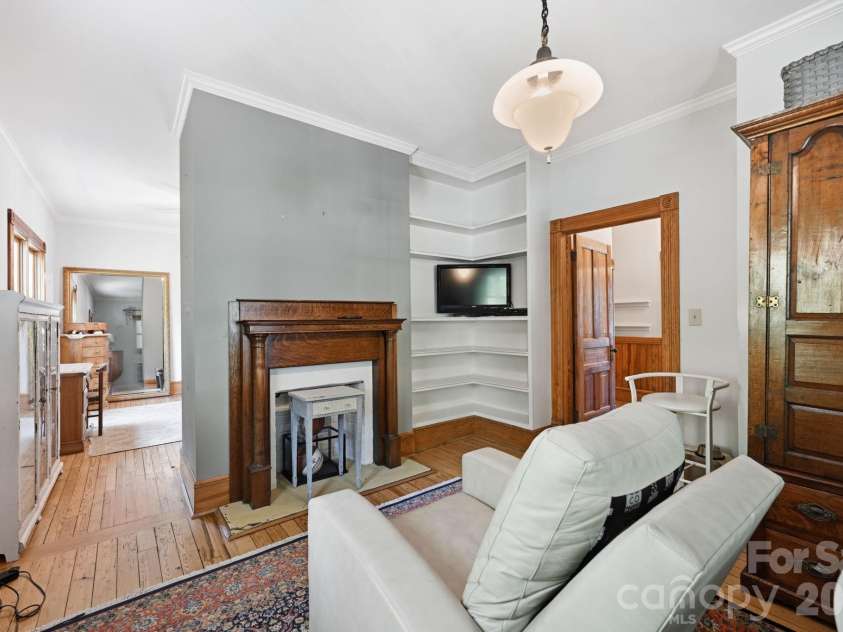 519 South Street, Davidson, NC 28036.  MLS# CAR4400565, YatesRealty ID 35525. Primary Suite / Sitting