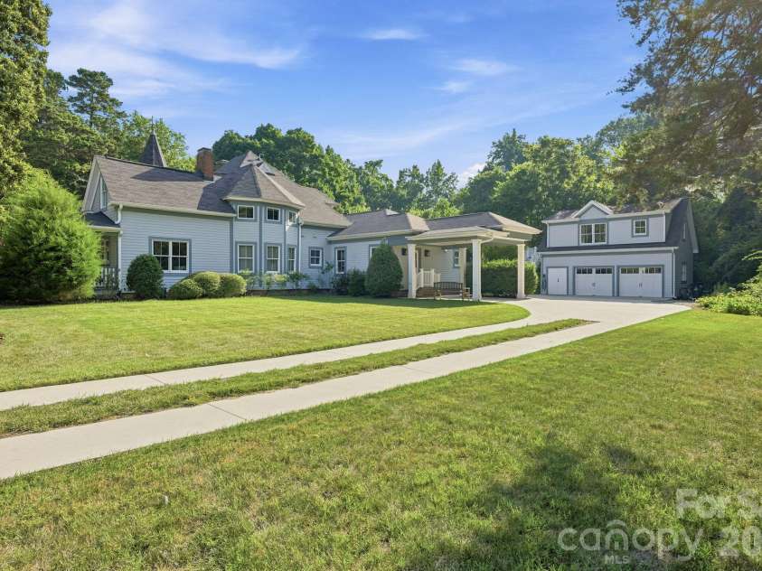 519 South Street, Davidson, NC 28036.  MLS# CAR4400565, YatesRealty ID 35525. Right side