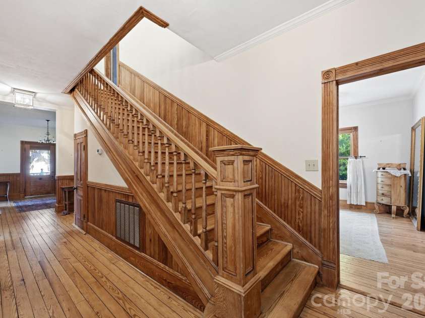 519 South Street, Davidson, NC 28036.  MLS# CAR4400565, YatesRealty ID 35525. Stairwell