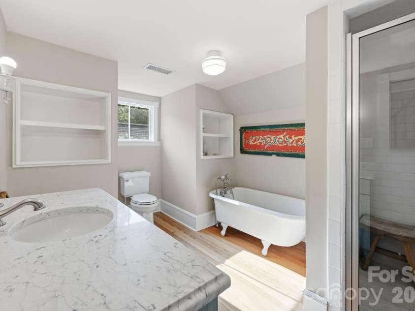 519 South Street, Davidson, NC 28036.  MLS# CAR4400565, YatesRealty ID 35525. Upstairs Hall Bath