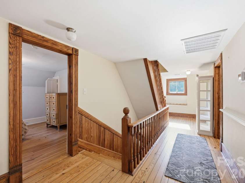 519 South Street, Davidson, NC 28036.  MLS# CAR4400565, YatesRealty ID 35525. Upstairs Hallway