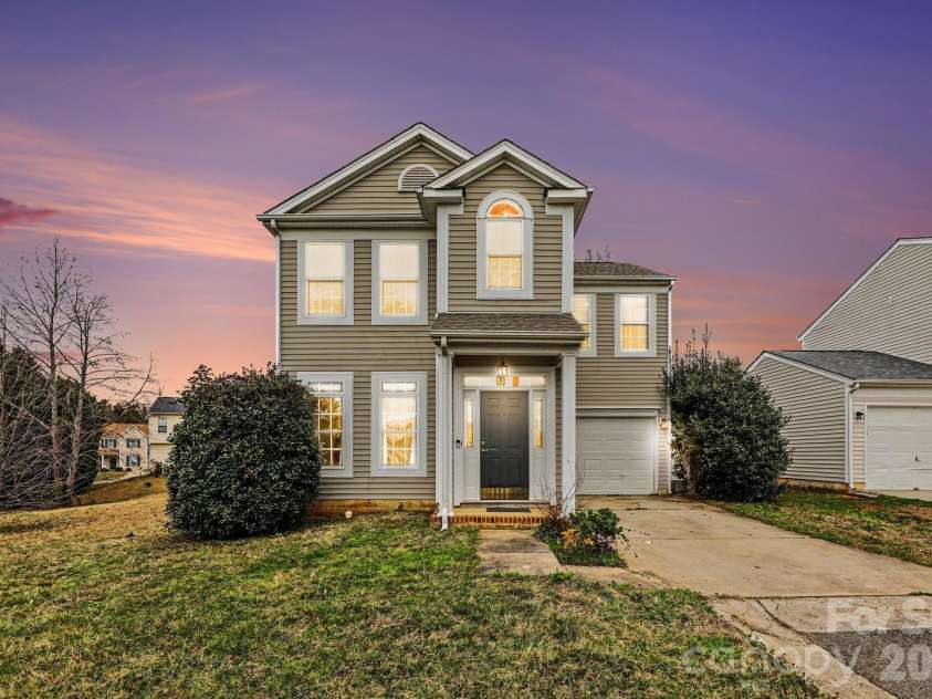 8601 Sawleaf Court, Charlotte, NC 28215.  MLS# CAR4400676, YatesRealty ID 35527. 