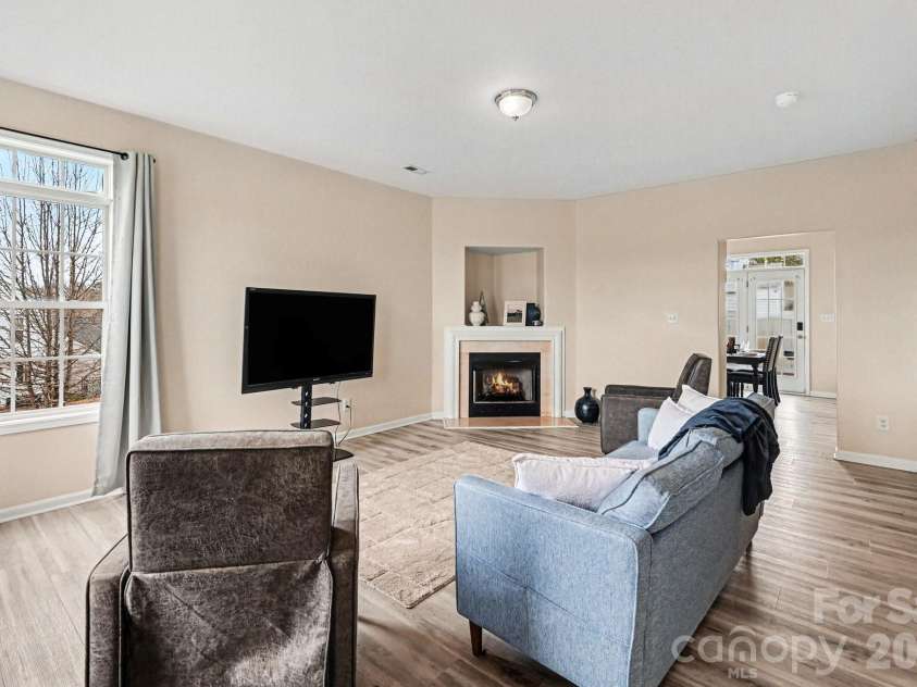 8601 Sawleaf Court, Charlotte, NC 28215.  MLS# CAR4400676, YatesRealty ID 35527. 