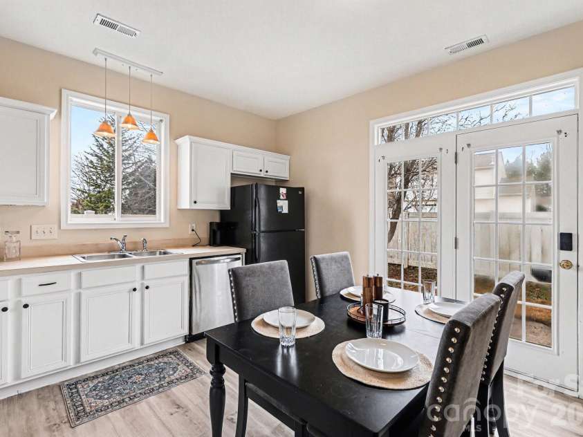 8601 Sawleaf Court, Charlotte, NC 28215.  MLS# CAR4400676, YatesRealty ID 35527. 
