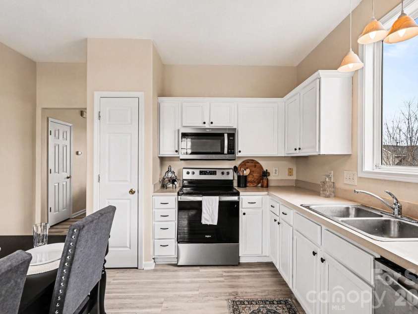 8601 Sawleaf Court, Charlotte, NC 28215.  MLS# CAR4400676, YatesRealty ID 35527. 