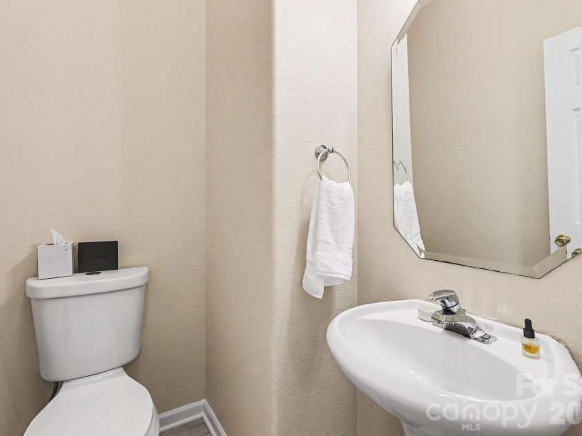 8601 Sawleaf Court, Charlotte, NC 28215.  MLS# CAR4400676, YatesRealty ID 35527. 
