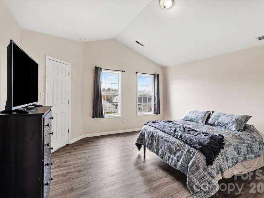 8601 Sawleaf Court, Charlotte, NC 28215.  MLS# CAR4400676, YatesRealty ID 35527. 