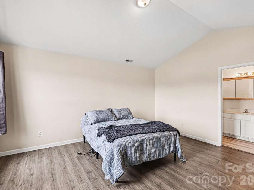 8601 Sawleaf Court, Charlotte, NC 28215.  MLS# CAR4400676, YatesRealty ID 35527. 
