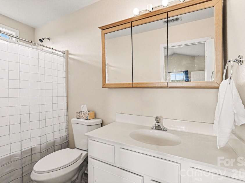 8601 Sawleaf Court, Charlotte, NC 28215.  MLS# CAR4400676, YatesRealty ID 35527. 