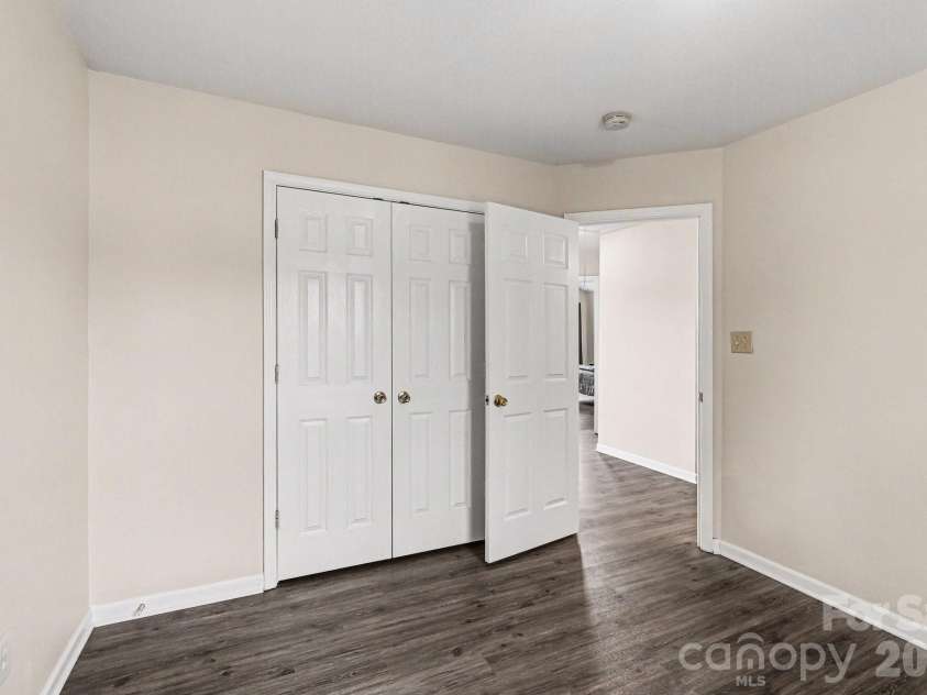 8601 Sawleaf Court, Charlotte, NC 28215.  MLS# CAR4400676, YatesRealty ID 35527. 
