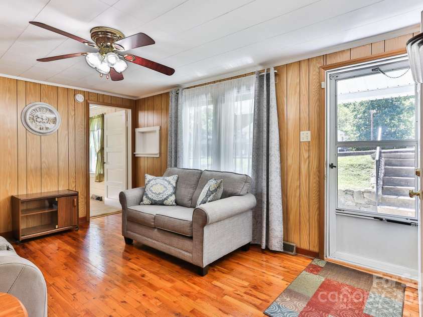 129 Seagle Street, Marion, NC 28752.  MLS# CAR4295739, YatesRealty ID 35529. 