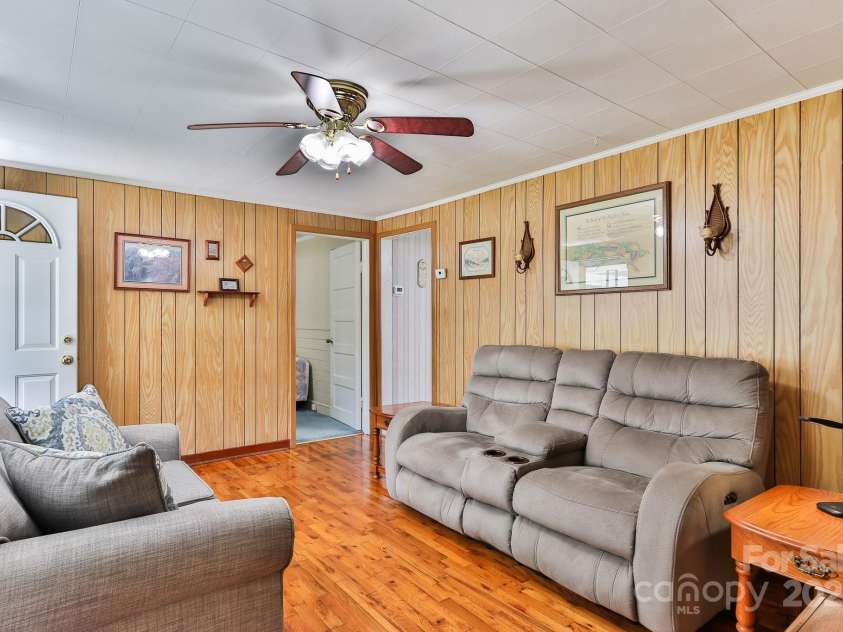 129 Seagle Street, Marion, NC 28752.  MLS# CAR4295739, YatesRealty ID 35529. 