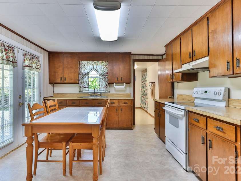 129 Seagle Street, Marion, NC 28752.  MLS# CAR4295739, YatesRealty ID 35529. 