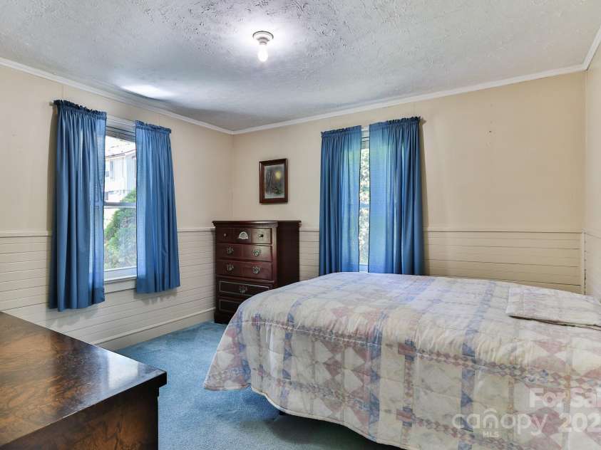 129 Seagle Street, Marion, NC 28752.  MLS# CAR4295739, YatesRealty ID 35529. 