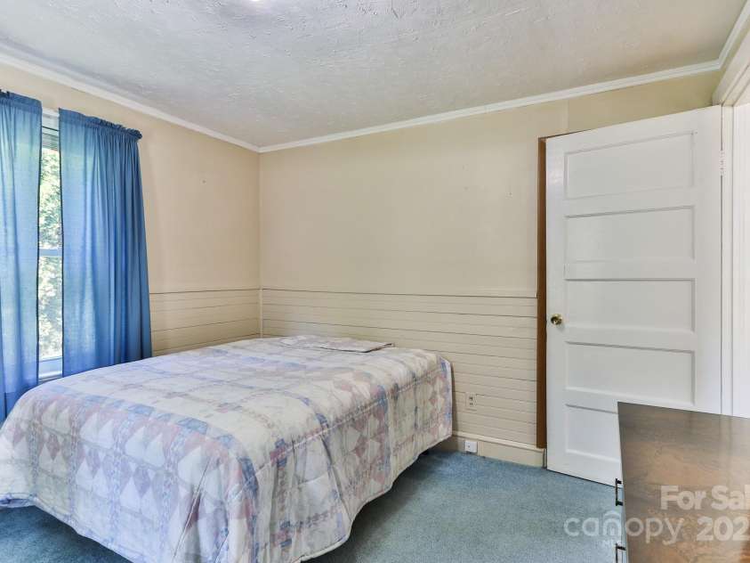 129 Seagle Street, Marion, NC 28752.  MLS# CAR4295739, YatesRealty ID 35529. 