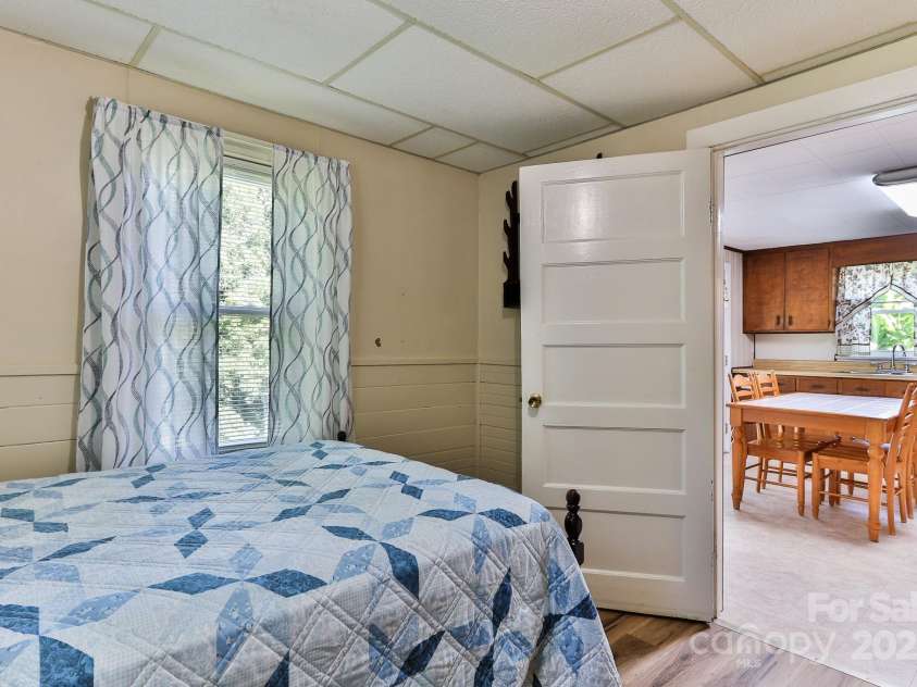 129 Seagle Street, Marion, NC 28752.  MLS# CAR4295739, YatesRealty ID 35529. 