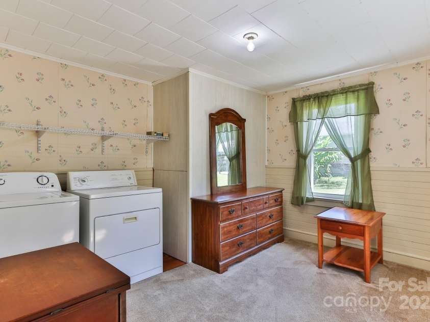 129 Seagle Street, Marion, NC 28752.  MLS# CAR4295739, YatesRealty ID 35529. 