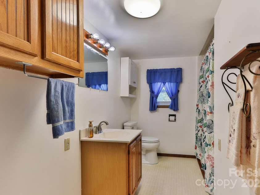 129 Seagle Street, Marion, NC 28752.  MLS# CAR4295739, YatesRealty ID 35529. 