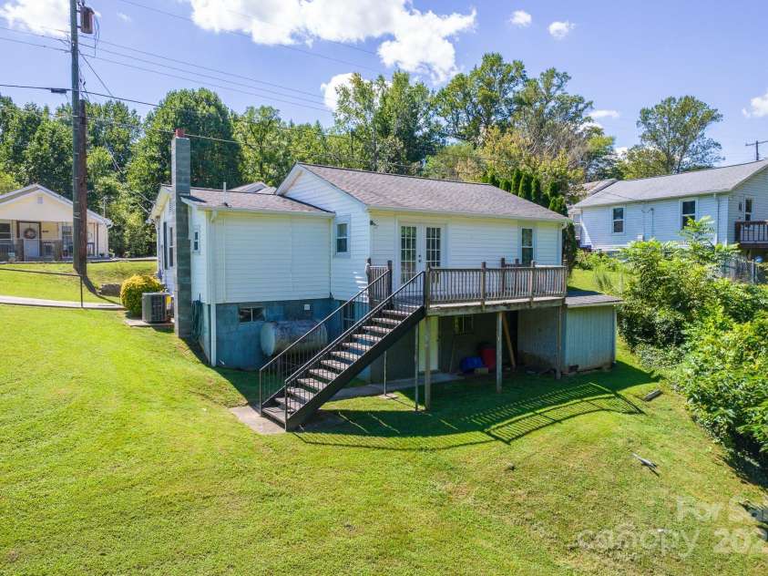 129 Seagle Street, Marion, NC 28752.  MLS# CAR4295739, YatesRealty ID 35529. 