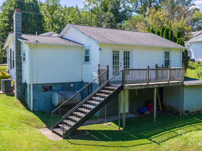 129 Seagle Street, Marion, NC 28752.  MLS# CAR4295739, YatesRealty ID 35529. 