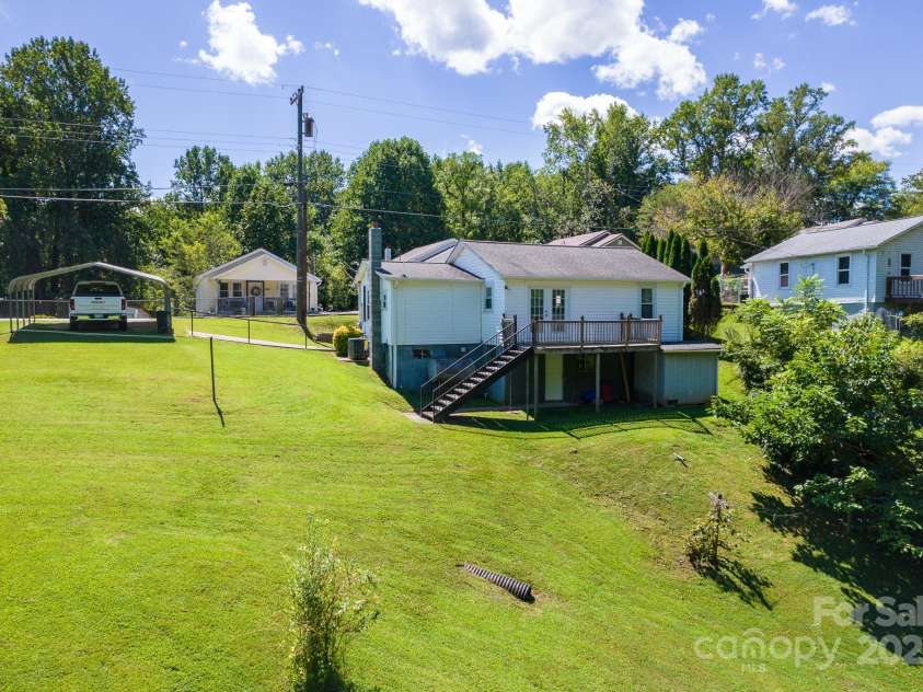 129 Seagle Street, Marion, NC 28752.  MLS# CAR4295739, YatesRealty ID 35529. 