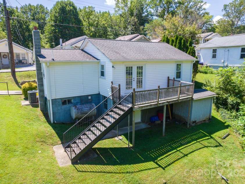 129 Seagle Street, Marion, NC 28752.  MLS# CAR4295739, YatesRealty ID 35529. 