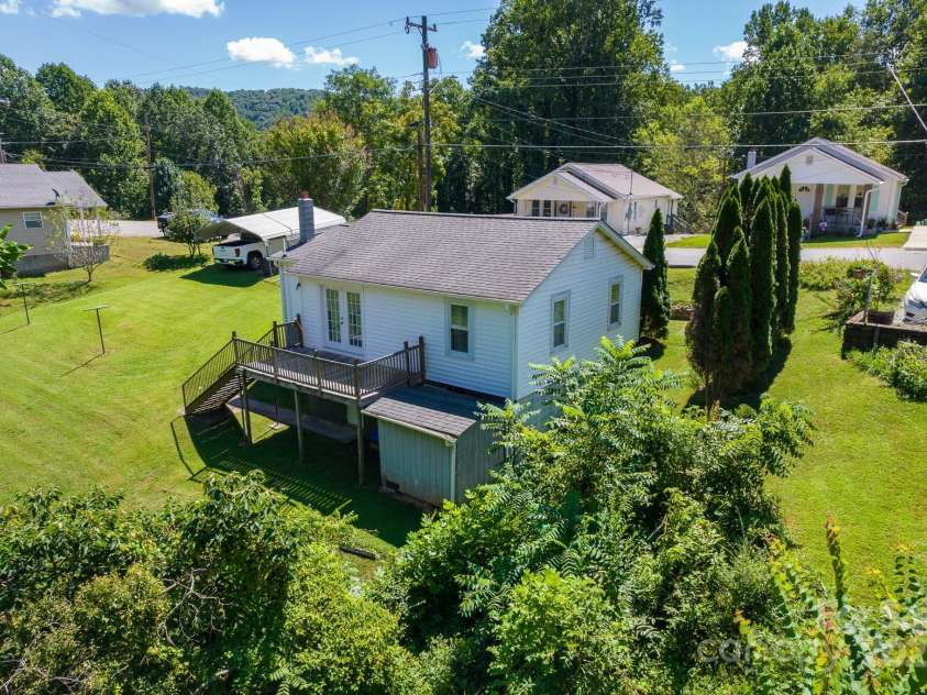 129 Seagle Street, Marion, NC 28752.  MLS# CAR4295739, YatesRealty ID 35529. 