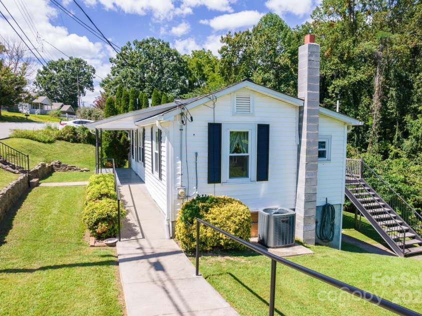 129 Seagle Street, Marion, NC 28752.  MLS# CAR4295739, YatesRealty ID 35529. 