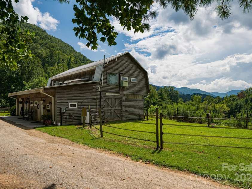 315 Earlys Mountain Road, Leicester, NC 28748.  MLS# CAR4295001, YatesRealty ID 35531. Barn with apartment.