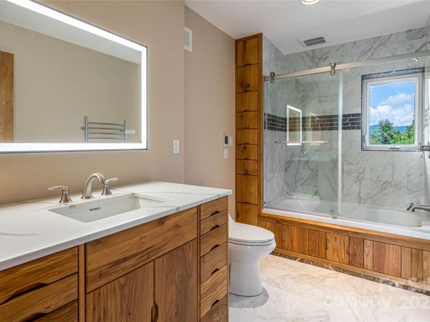 315 Earlys Mountain Road, Leicester, NC 28748.  MLS# CAR4295001, YatesRealty ID 35531. Second bedroom en-suite bathroom.