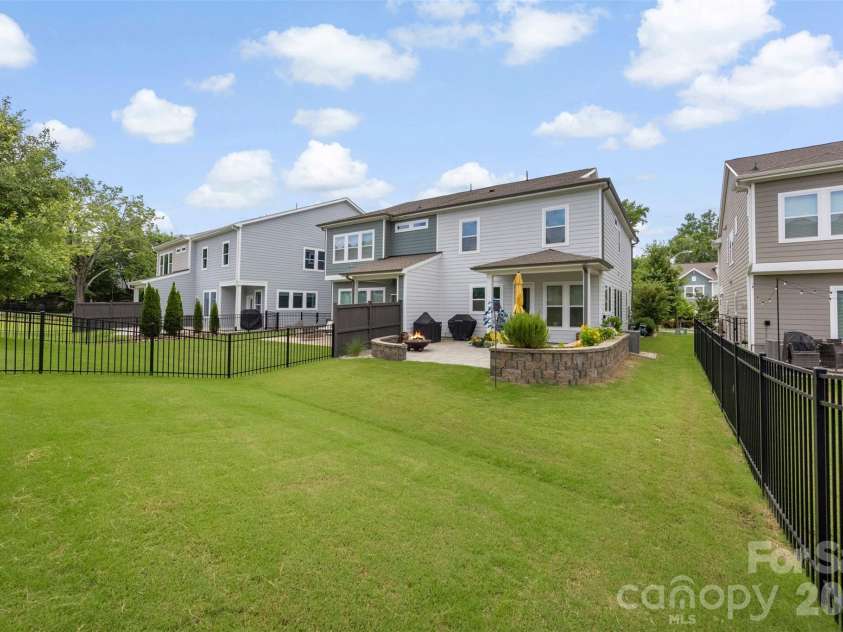 2510 Lola Avenue, Charlotte, NC 28205.  MLS# CAR4392417, YatesRealty ID 35532. 