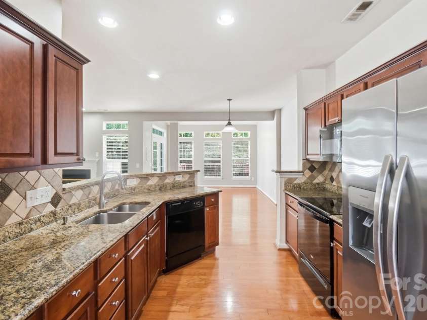 6000 Boathouse Lane, Cramerton, NC 28032.  MLS# CAR4399673, YatesRealty ID 35533. 