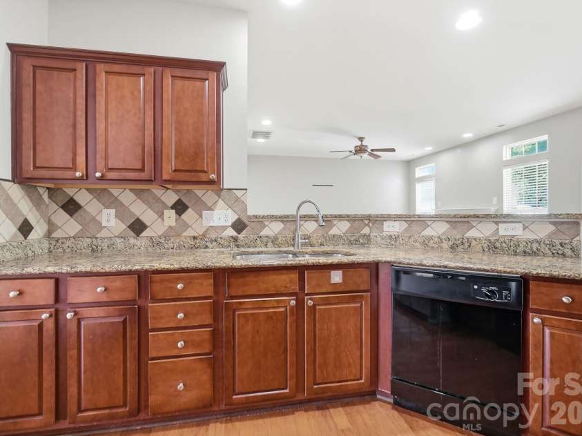 6000 Boathouse Lane, Cramerton, NC 28032.  MLS# CAR4399673, YatesRealty ID 35533. 