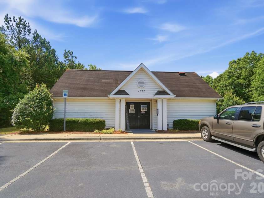 6000 Boathouse Lane, Cramerton, NC 28032.  MLS# CAR4399673, YatesRealty ID 35533. 