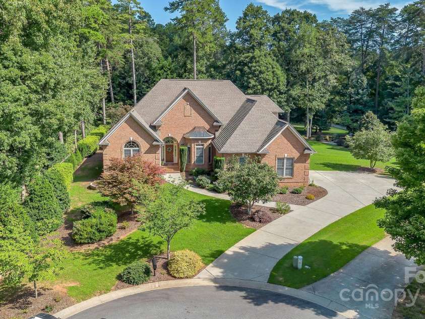 101 Cabana Drive, Mooresville, NC 28117.  MLS# CAR4293731, YatesRealty ID 35535. 101 Cabana Drive, Prime Cul De Sac location