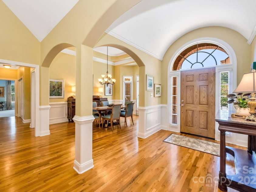 101 Cabana Drive, Mooresville, NC 28117.  MLS# CAR4293731, YatesRealty ID 35535. Grand entrance