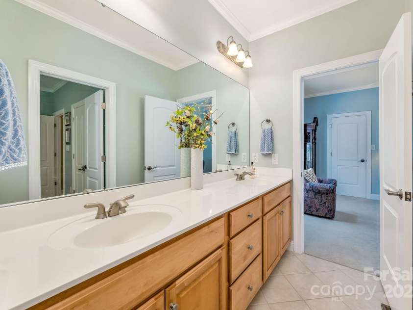 101 Cabana Drive, Mooresville, NC 28117.  MLS# CAR4293731, YatesRealty ID 35535. Jack and Jill bath connecting the 2 secondary bedrooms
