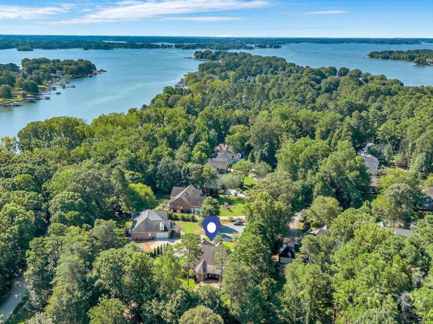 101 Cabana Drive, Mooresville, NC 28117.  MLS# CAR4293731, YatesRealty ID 35535. Proximity to beautiful Lake Norman!