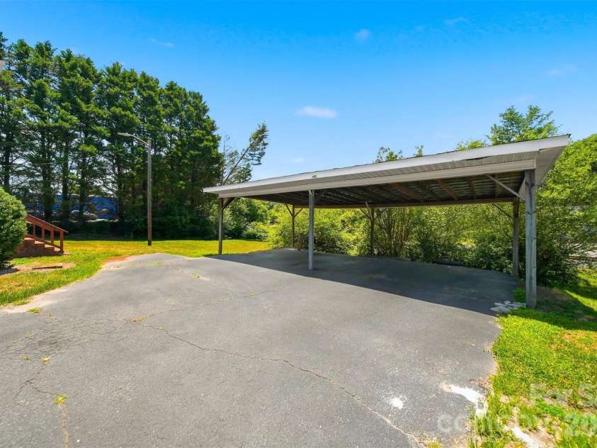 592 Main Street, Hudson, NC 28638.  MLS# CAR4399979, YatesRealty ID 35536. 