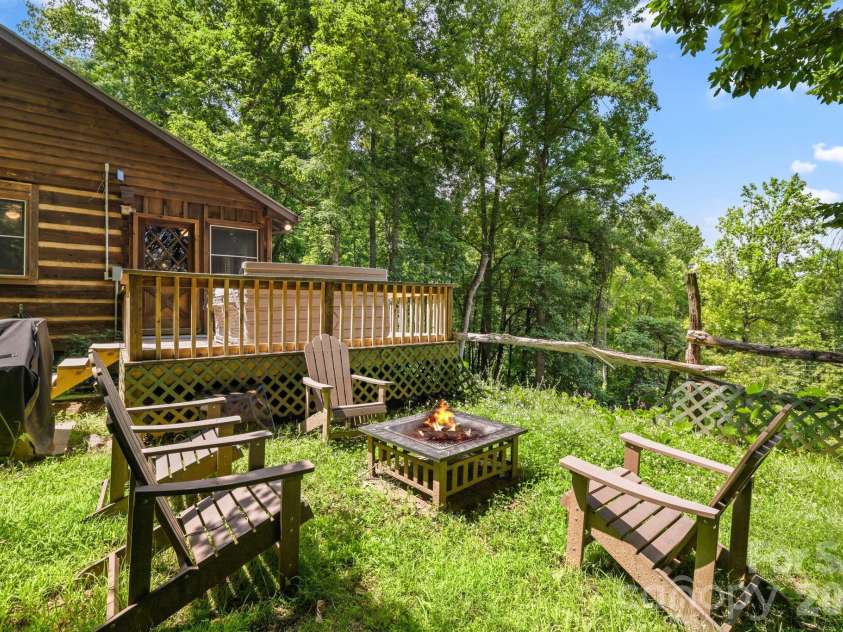 237 Biltmore Circle, Bryson City, NC 28713.  MLS# CAR4400933, YatesRealty ID 35538. 
