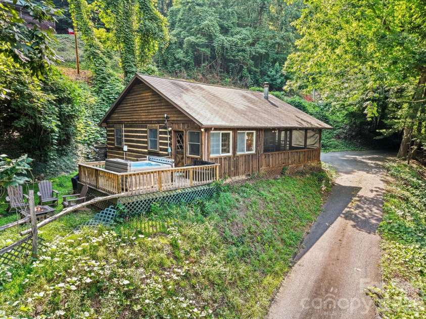 237 Biltmore Circle, Bryson City, NC 28713.  MLS# CAR4400933, YatesRealty ID 35538. 