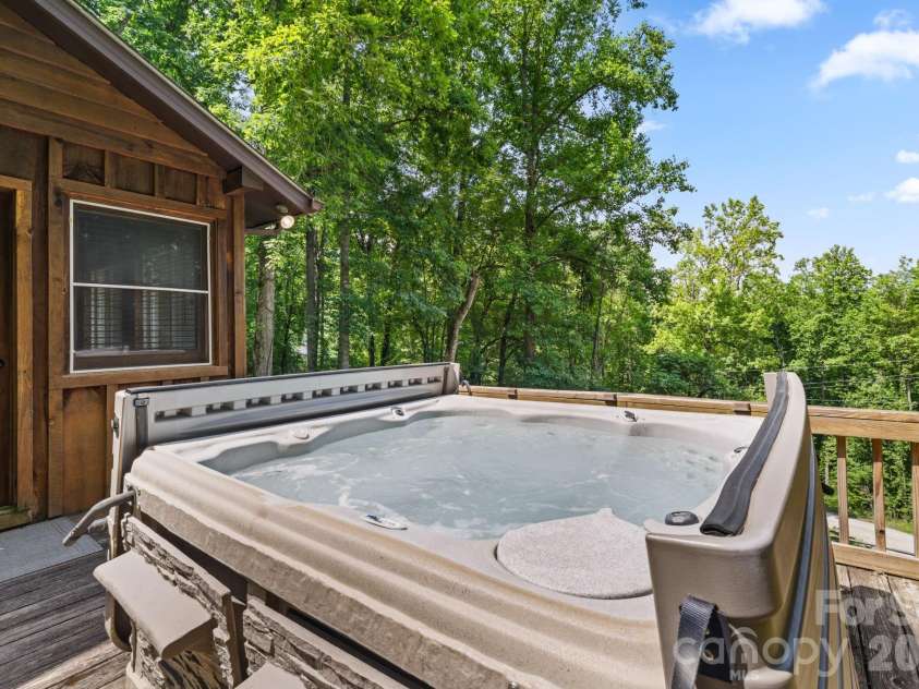 237 Biltmore Circle, Bryson City, NC 28713.  MLS# CAR4400933, YatesRealty ID 35538. 