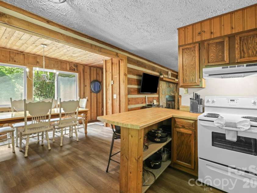 237 Biltmore Circle, Bryson City, NC 28713.  MLS# CAR4400933, YatesRealty ID 35538. 