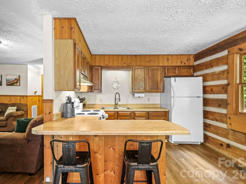 237 Biltmore Circle, Bryson City, NC 28713.  MLS# CAR4400933, YatesRealty ID 35538. 